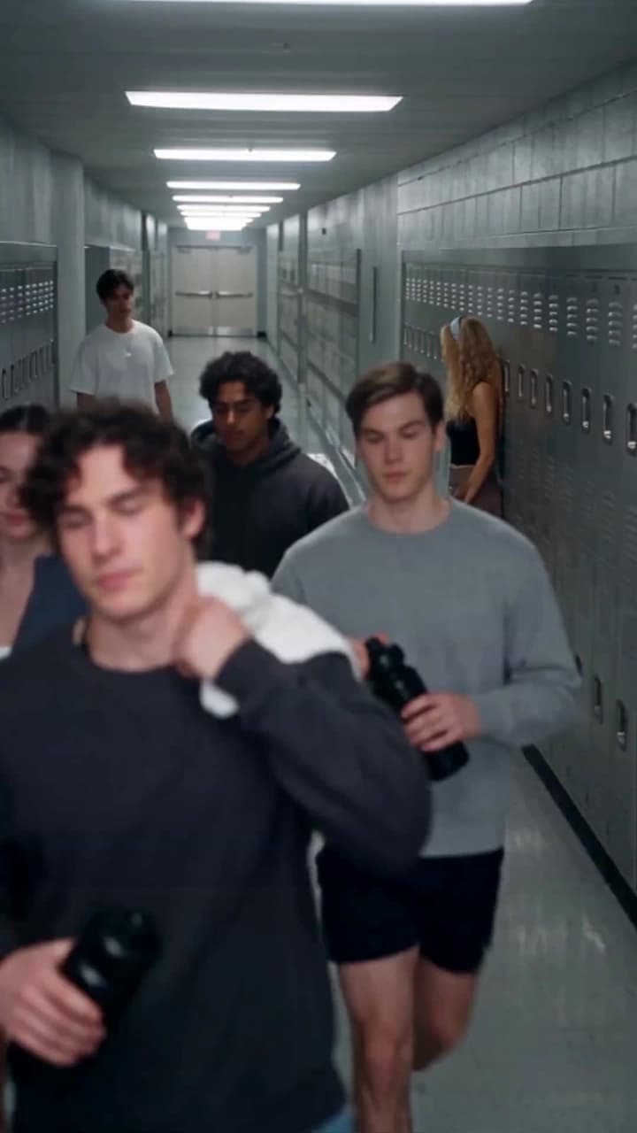 Fille se fait passer pour son frère : le désir interdit de son coloc hockeyeur - Épisode 42