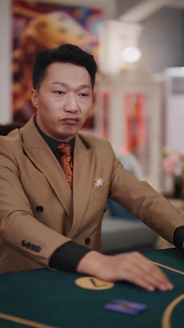 Nữ Vương Tái Xuất Lật Ngược Thế Cờ - Tập 36