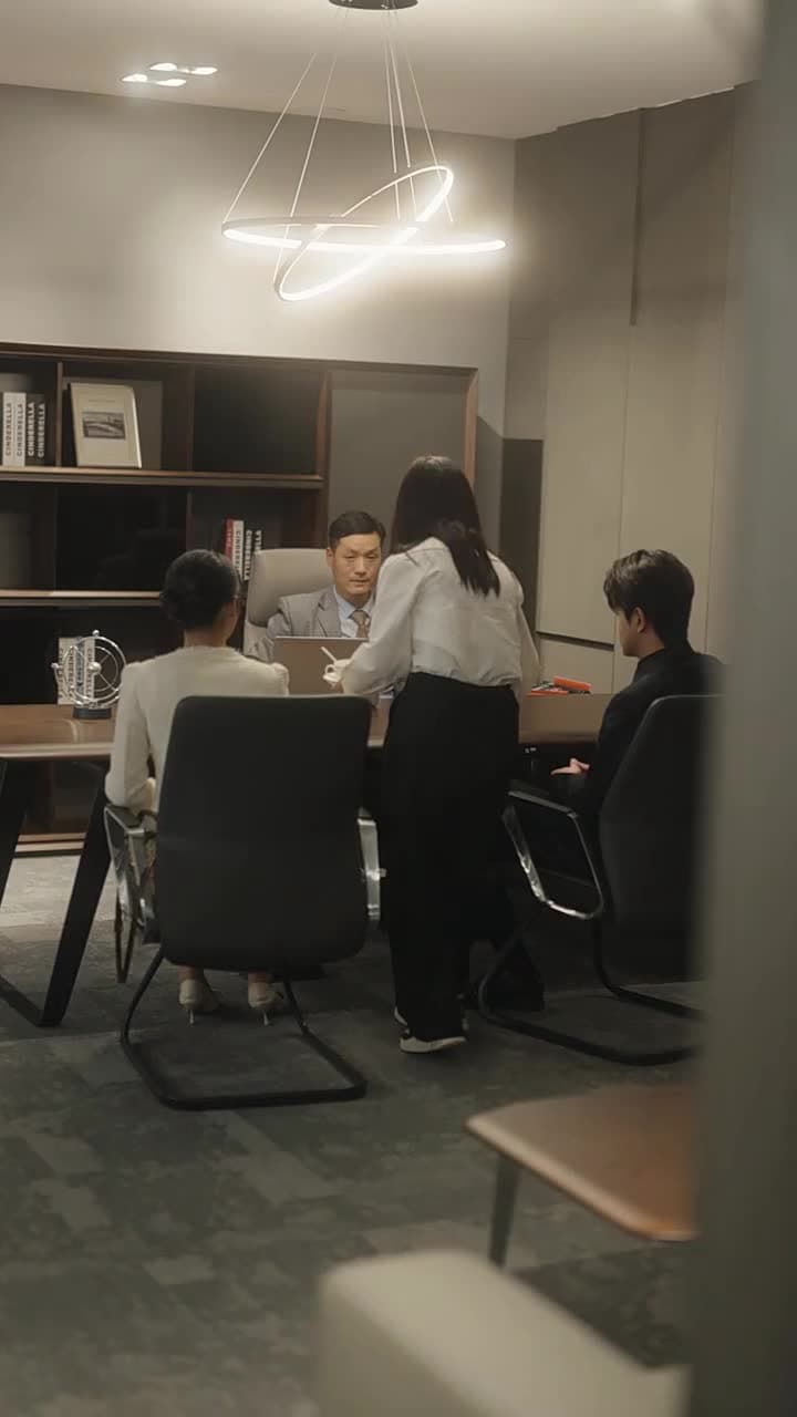 總裁快跑!您的夫人竟是公主殿下 - 第 76 集